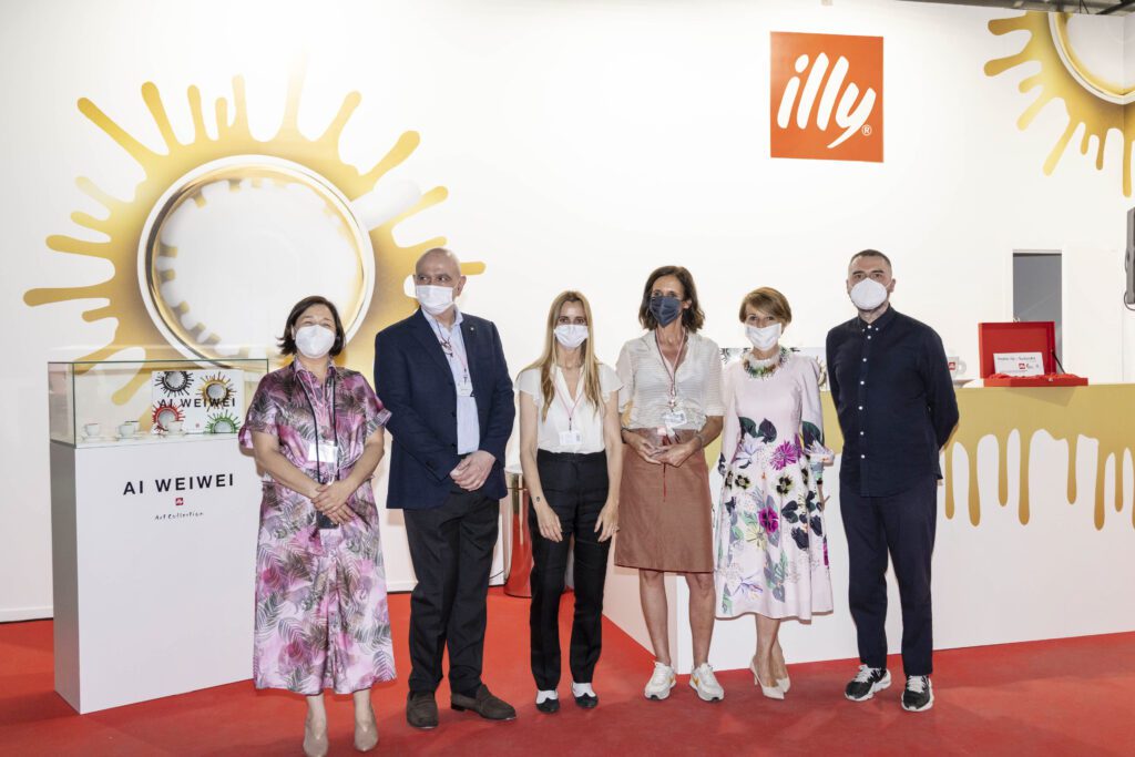Daniela Ortiz from Àngels Barcelona won the 14th illySustainArt award