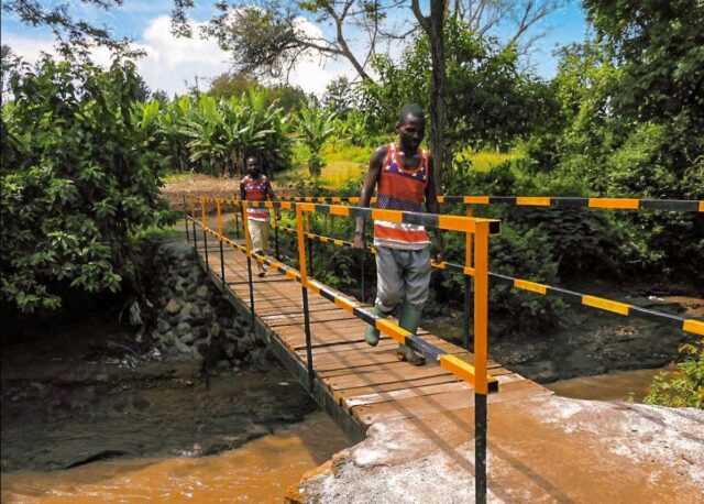 Construction of a new steel and wood bridge across Nzofwe river, connecting the villages Utengule and Manjelwa