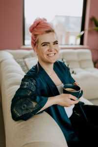 Wendelien Van Bunnik having a cup of coffee (photo granted)