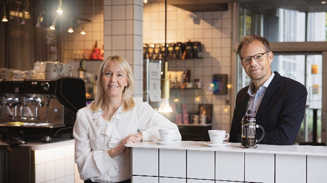 Kathrine Löfberg, fourth-generation coffee roaster, and Anders Fredriksson, CEO of Löfbergs, are honoured to be recognised with this award.